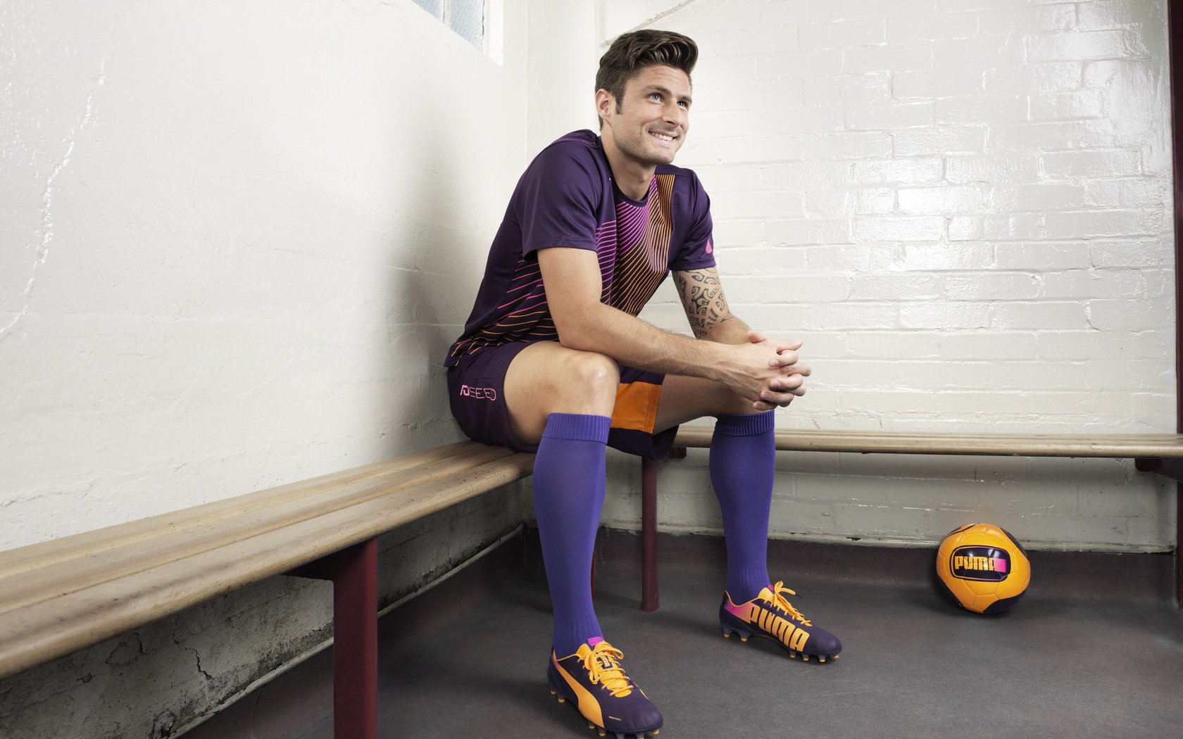 后卫变锋线球员成功转型揭秘，后卫改踢前锋的球星