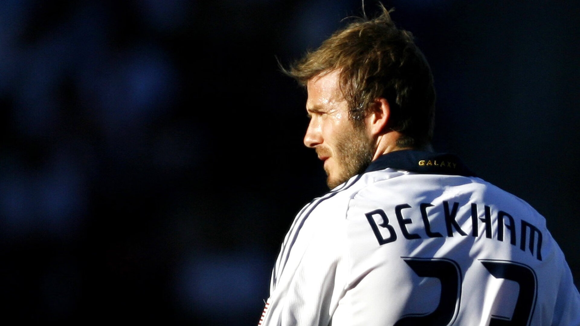 纳达尔赢球后淡定微笑，那是老将的底气，纳达尔最经典的比赛