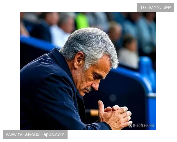 世界名帅怒踹广告牌，背后的深层次原因你知道吗？