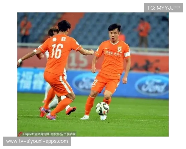 后腰球员在中场调度中对转换进攻节奏的把控